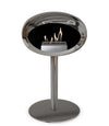 Le Feu Chromed Silver Steel Low Dome met een brede zilveren basis, met een sfeervol vlammenspel